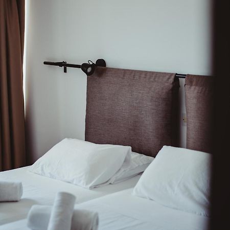 Ovis Hotel Apartments Ajía Nápa Kültér fotó