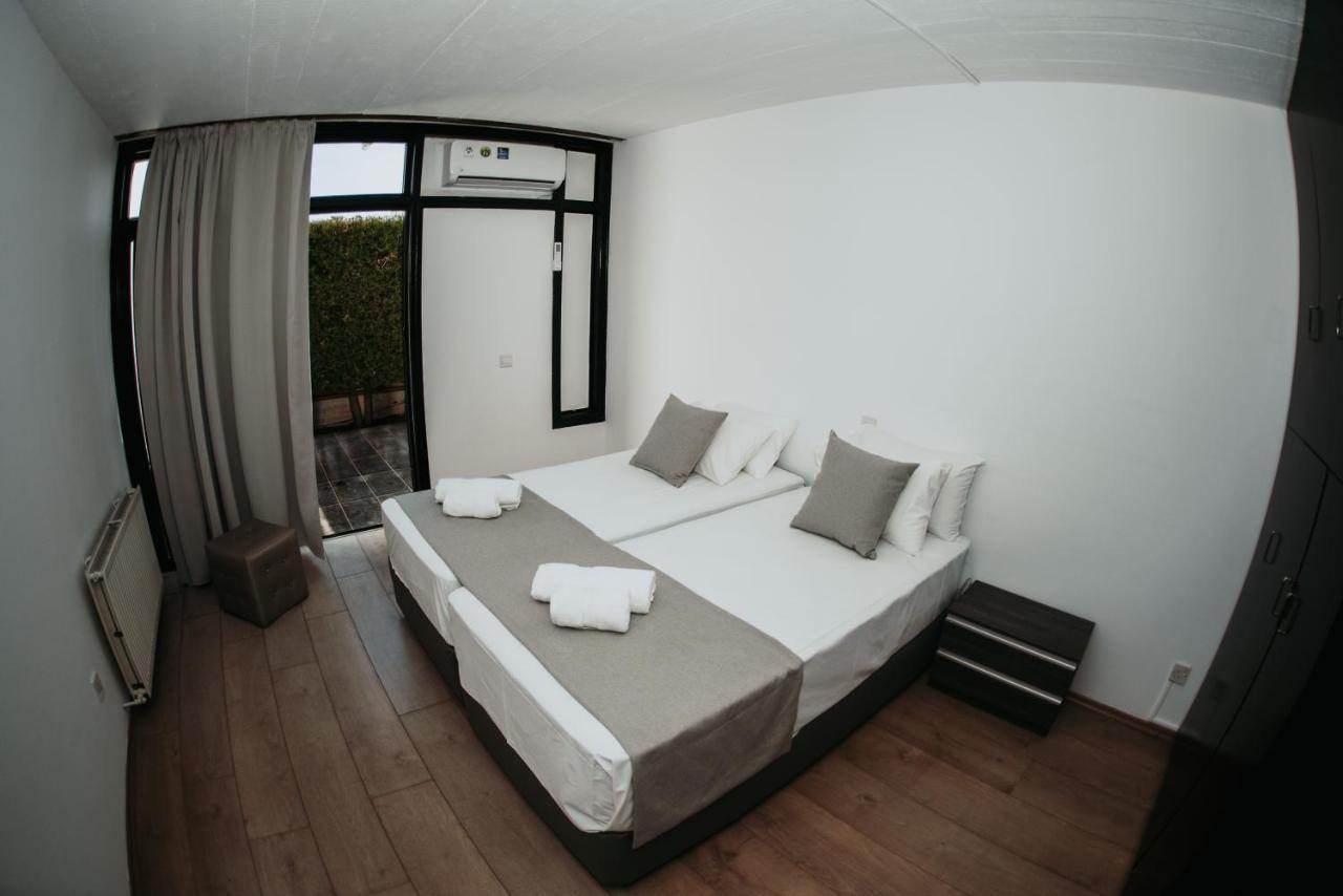 Ovis Hotel Apartments Ajía Nápa Kültér fotó