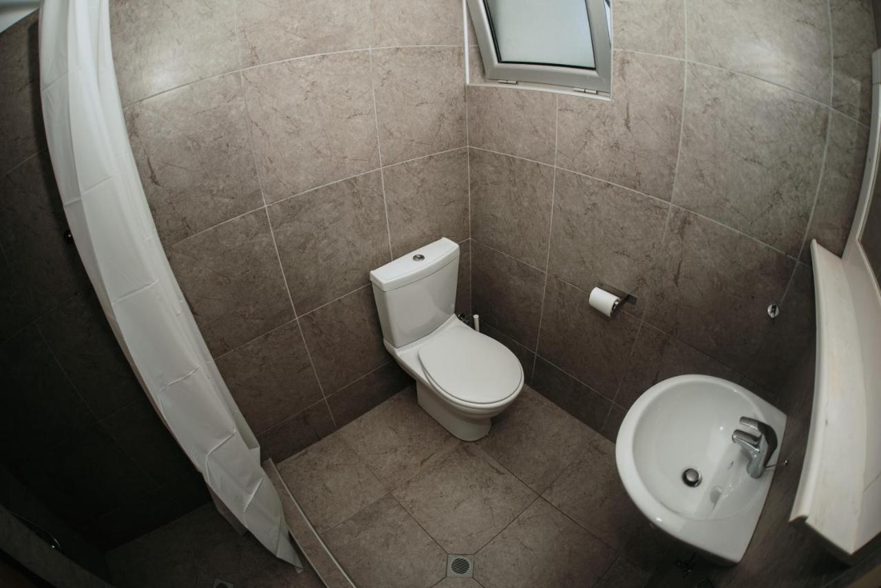 Ovis Hotel Apartments Ajía Nápa Kültér fotó