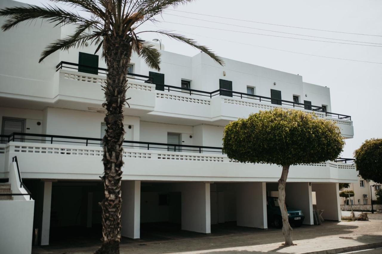 Ovis Hotel Apartments Ajía Nápa Kültér fotó