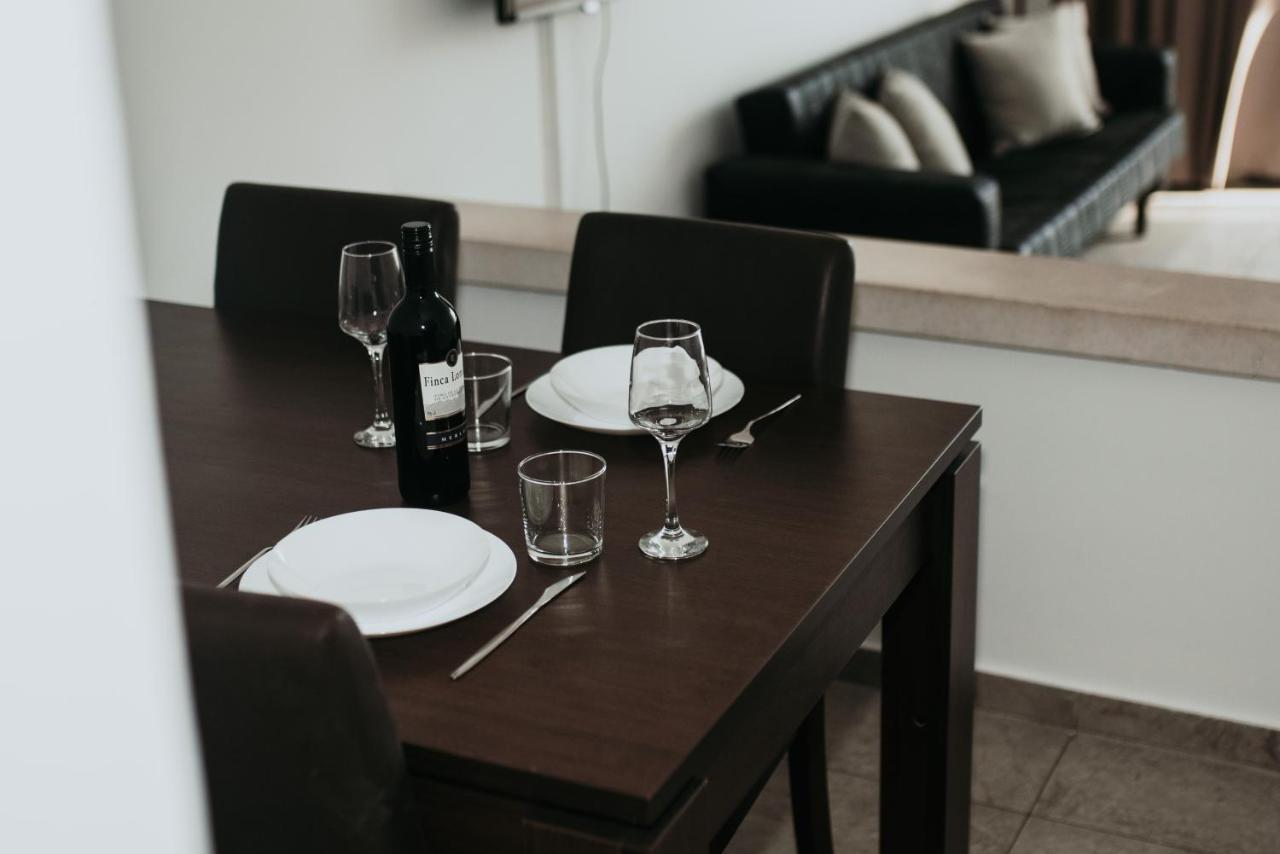 Ovis Hotel Apartments Ajía Nápa Kültér fotó