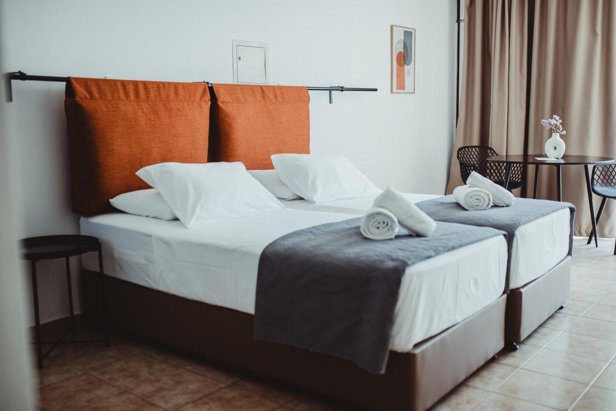 Ovis Hotel Apartments Ajía Nápa Kültér fotó